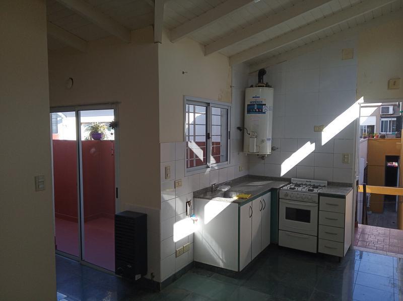 Foto de ALQUILER PH 2AMB 40 M2 VALENTIN ALSINA, imagen 3