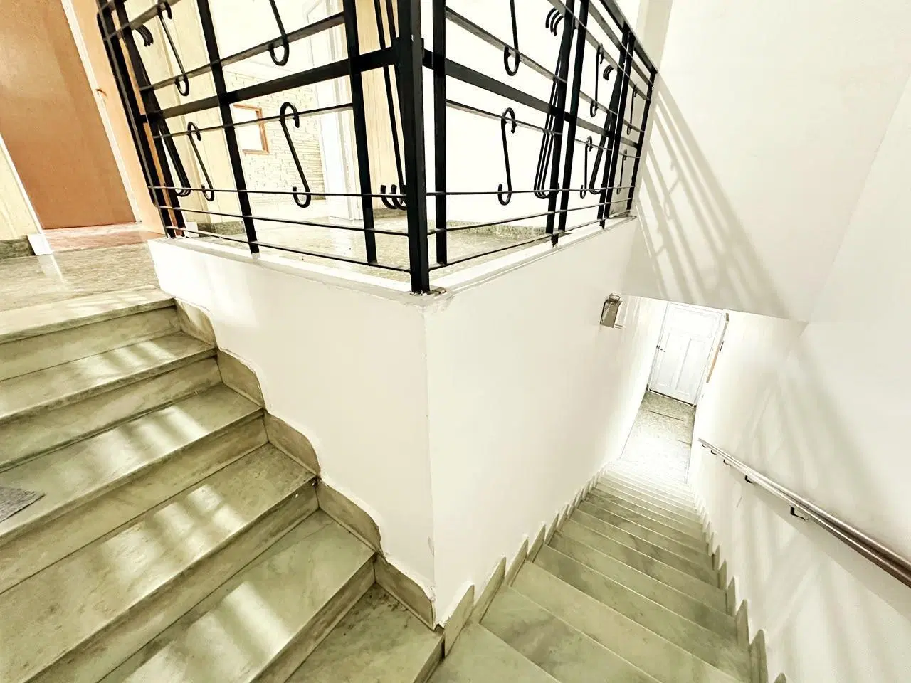 VENTA GALPON CON VIVIENDA OFICINA  BALCON TERRAZA LANUS 2