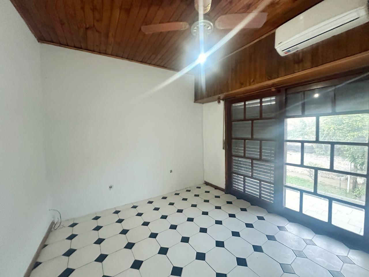 Foto de VENTA CASA 4 AMBIENTES LANUS OESTE GARAGE PATIO JARDIN PISCINA, imagen 3