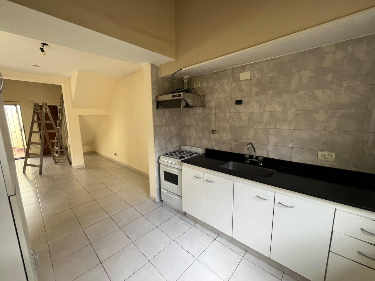 Foto de ALQUILER PH 2 AMB 50 M2 VALENTIN ALSINA, imagen 1