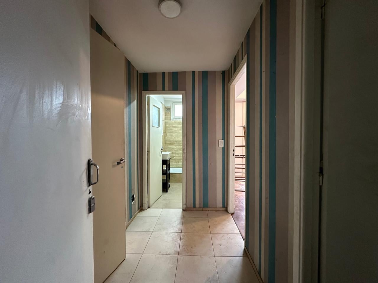 Foto de VENTA DEPARTAMENTO 4 AMBIENTES VALENTIN ALSINA TERRAZA PARRILLA, imagen 4