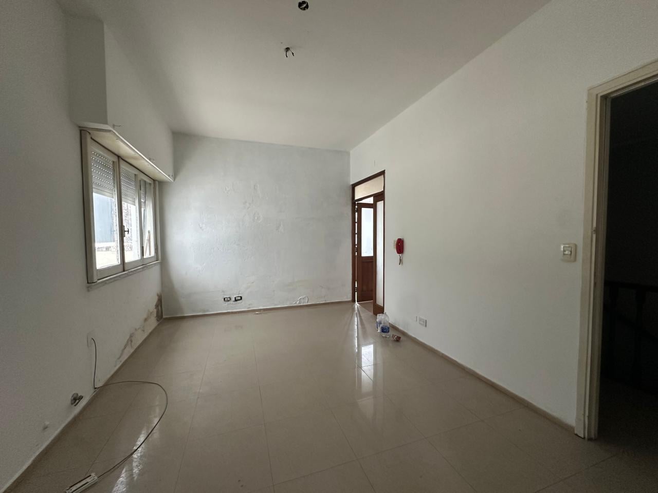 Foto de VENTA DEPARTAMENTO 4 AMBIENTES VALENTIN ALSINA TERRAZA PARRILLA, imagen 1