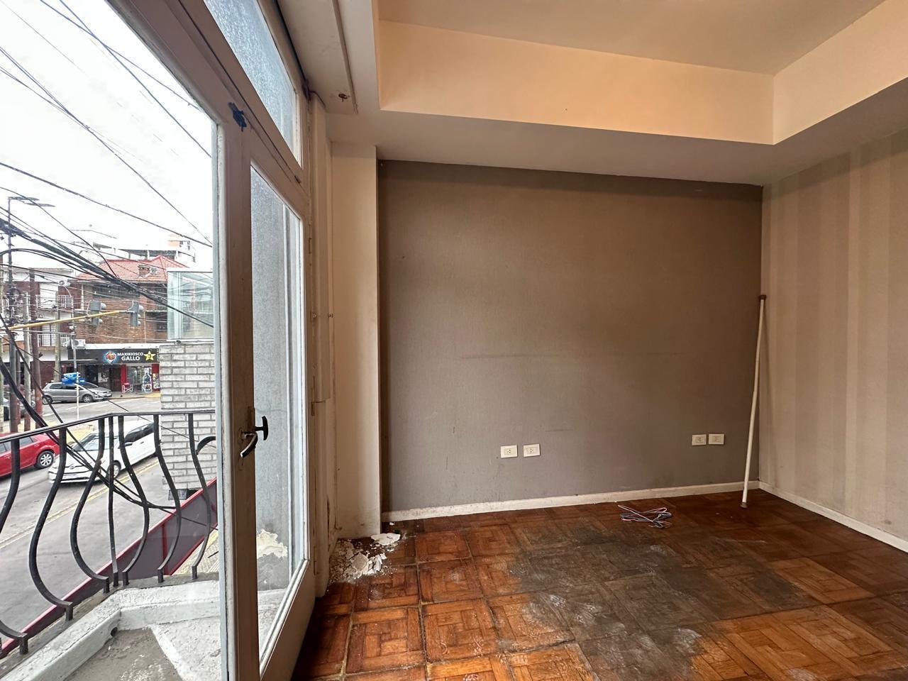 Foto de VENTA DEPARTAMENTO 4 AMBIENTES VALENTIN ALSINA TERRAZA PARRILLA, imagen 5