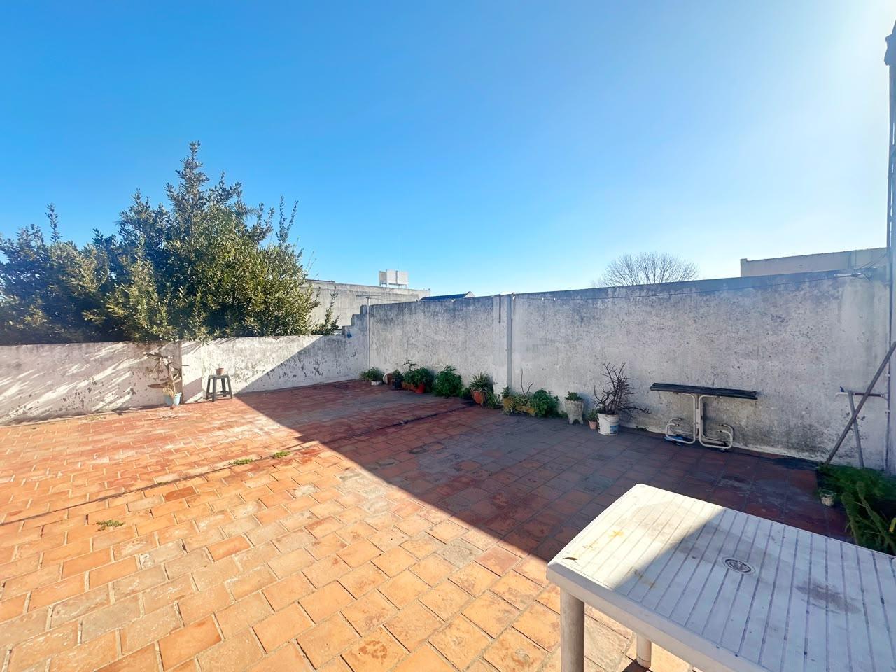 Foto de VENTA CASA Y GALPÓN 4 AMBIENTES JARDÍN LANÚS OESTE, imagen 3
