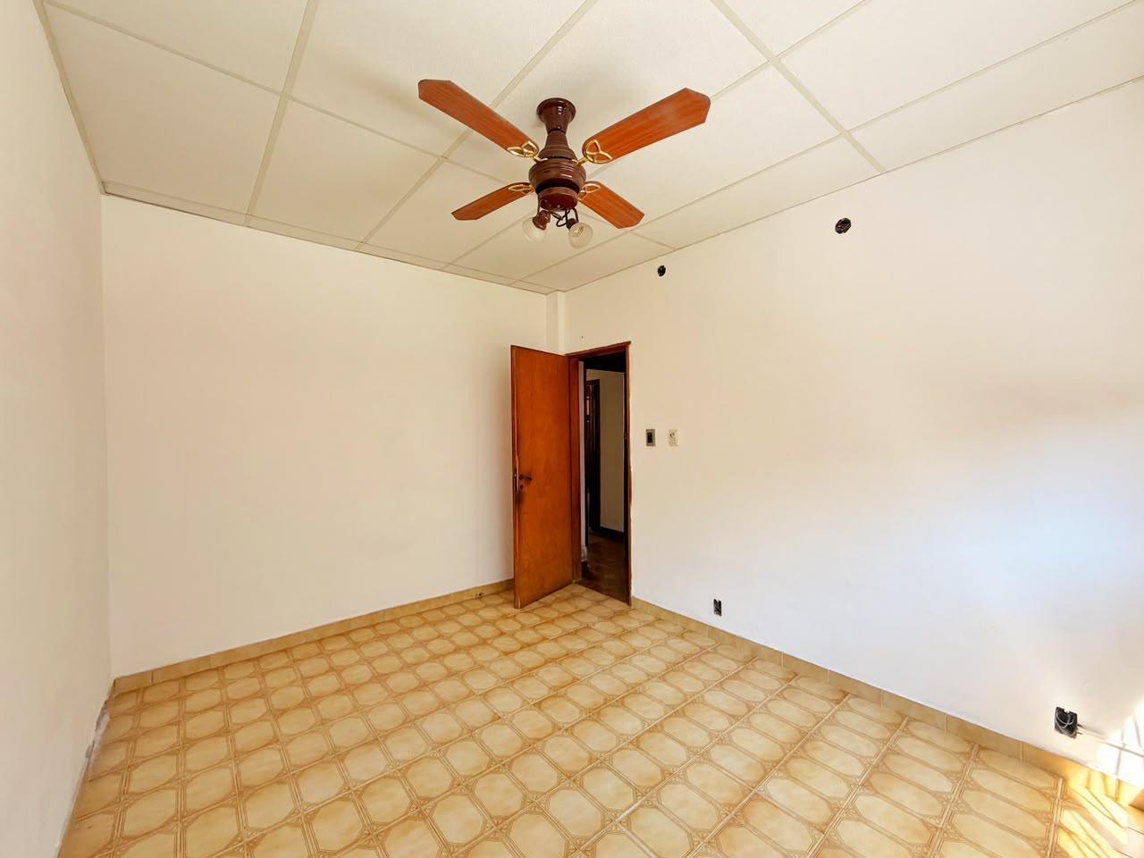 Foto de CASA EN VENTA CON JARDIN GARAGE CUBIERTO PARRILLA, imagen 3
