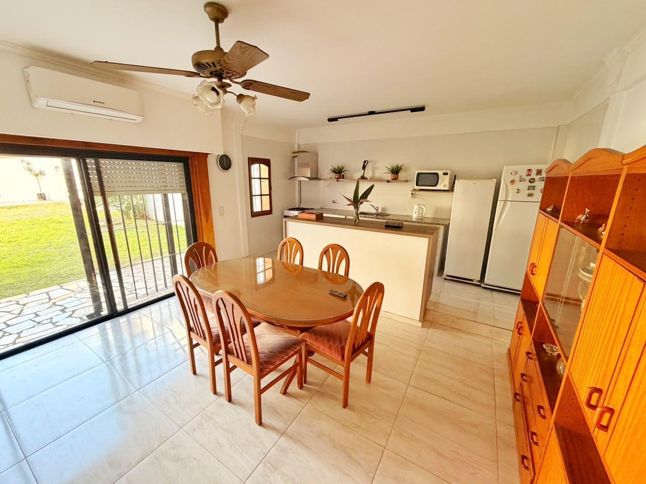 Foto de VENTA CASA 4 AMBIENTES VALENTIN ALSINA JARDÍN QUINCHO GARAGE, imagen 2