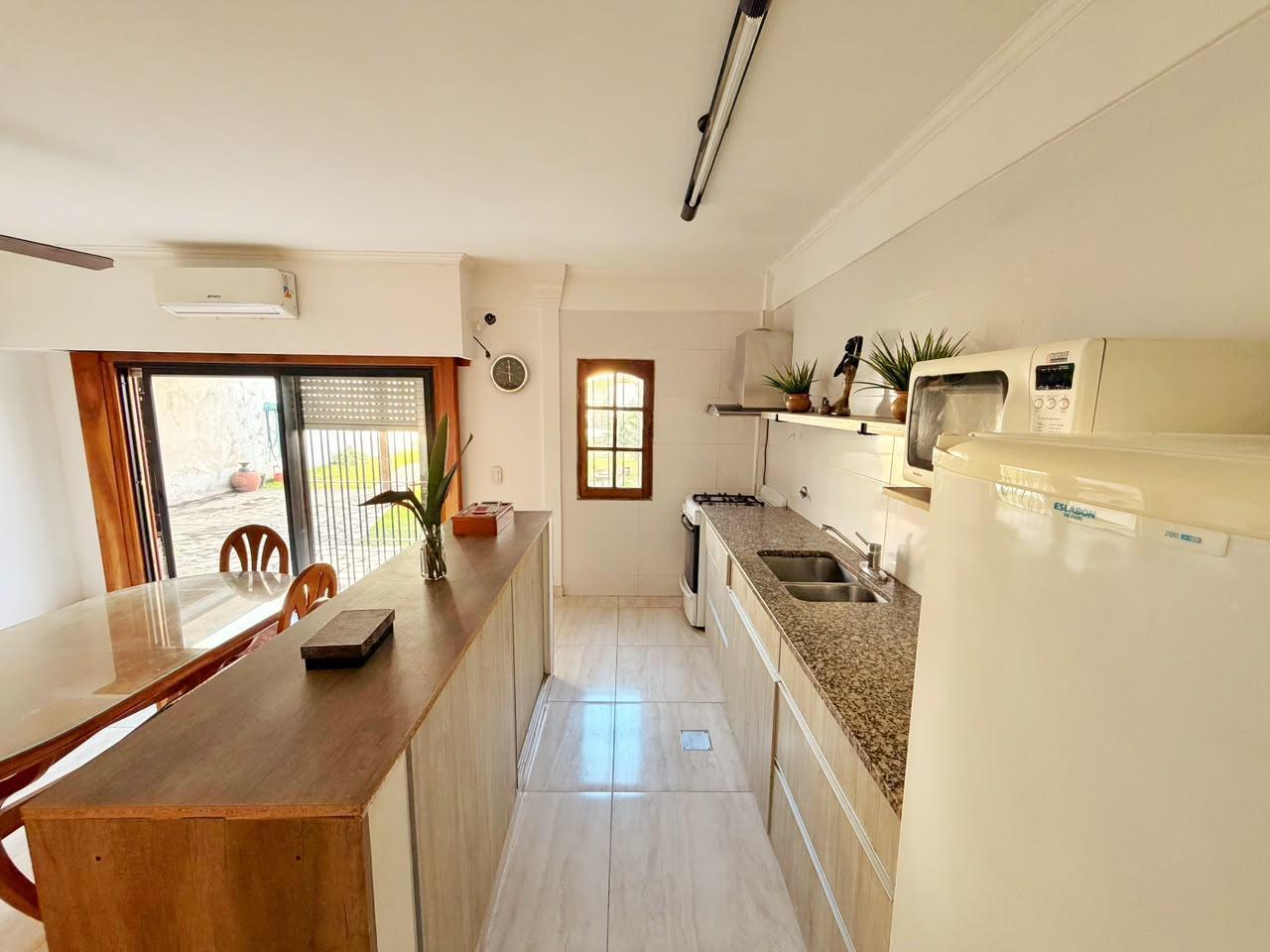 Foto de VENTA CASA 4 AMBIENTES VALENTIN ALSINA JARDÍN QUINCHO GARAGE, imagen 4