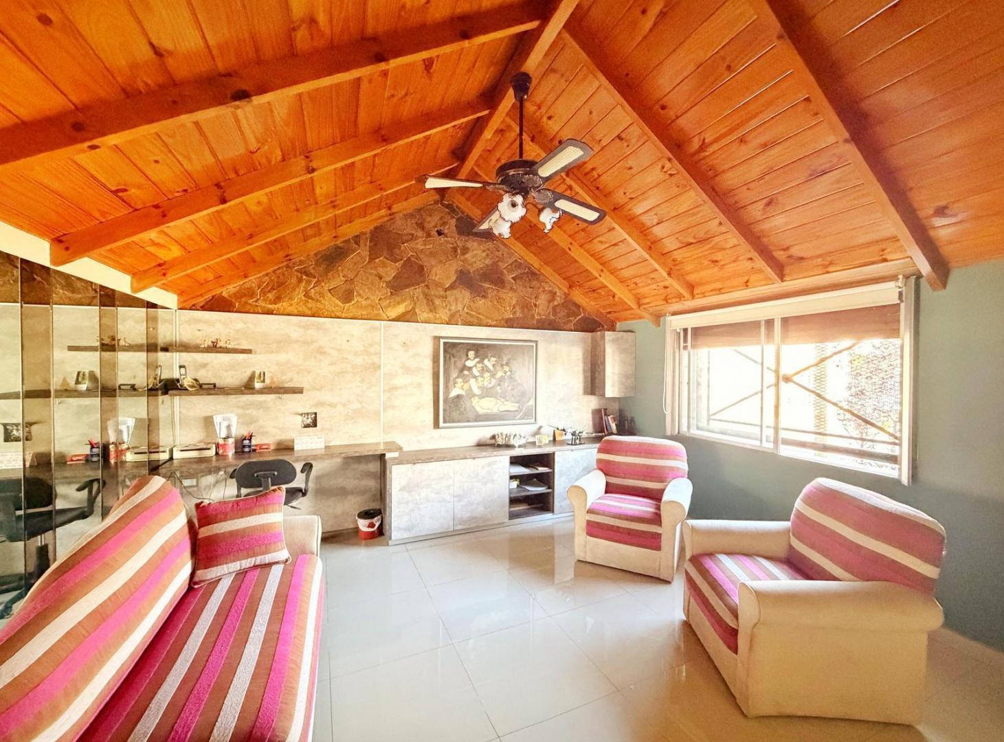 VENTA CASA 4 AMBIENTES LANUS GARAGE PATIO