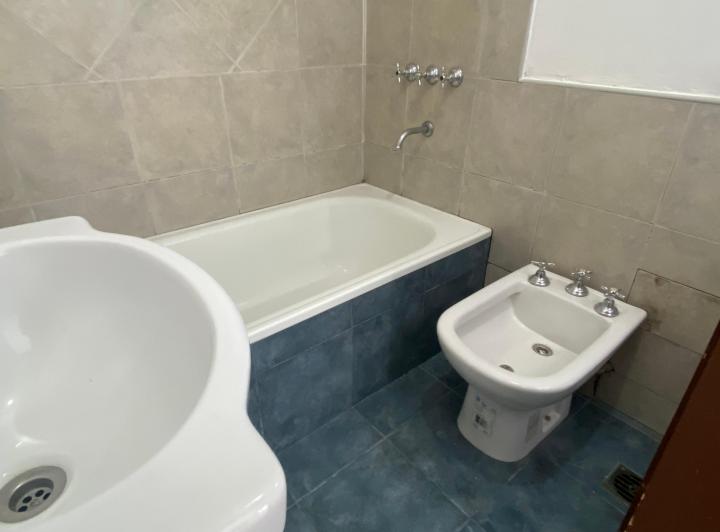 Monoambiente con balcon, baño completo cocina y espacio lavarropas 5