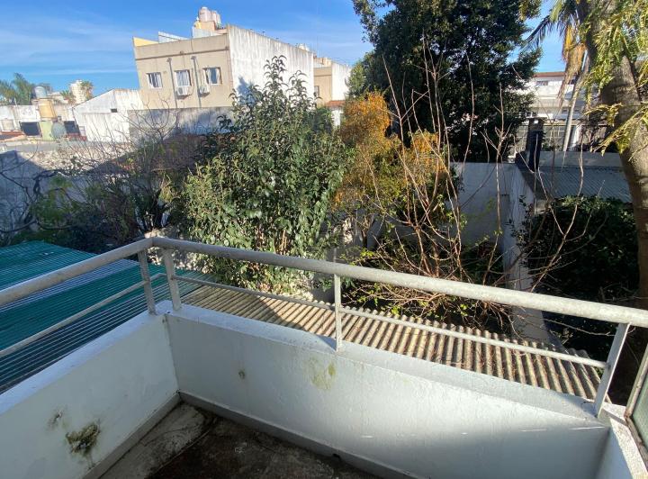 Monoambiente con balcon, baño completo cocina y espacio lavarropas 2