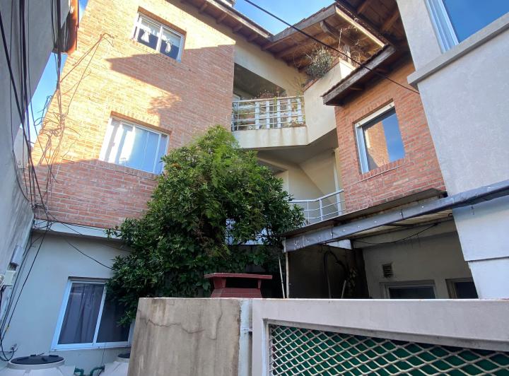 Monoambiente con balcon, baño completo cocina y espacio lavarropas 1