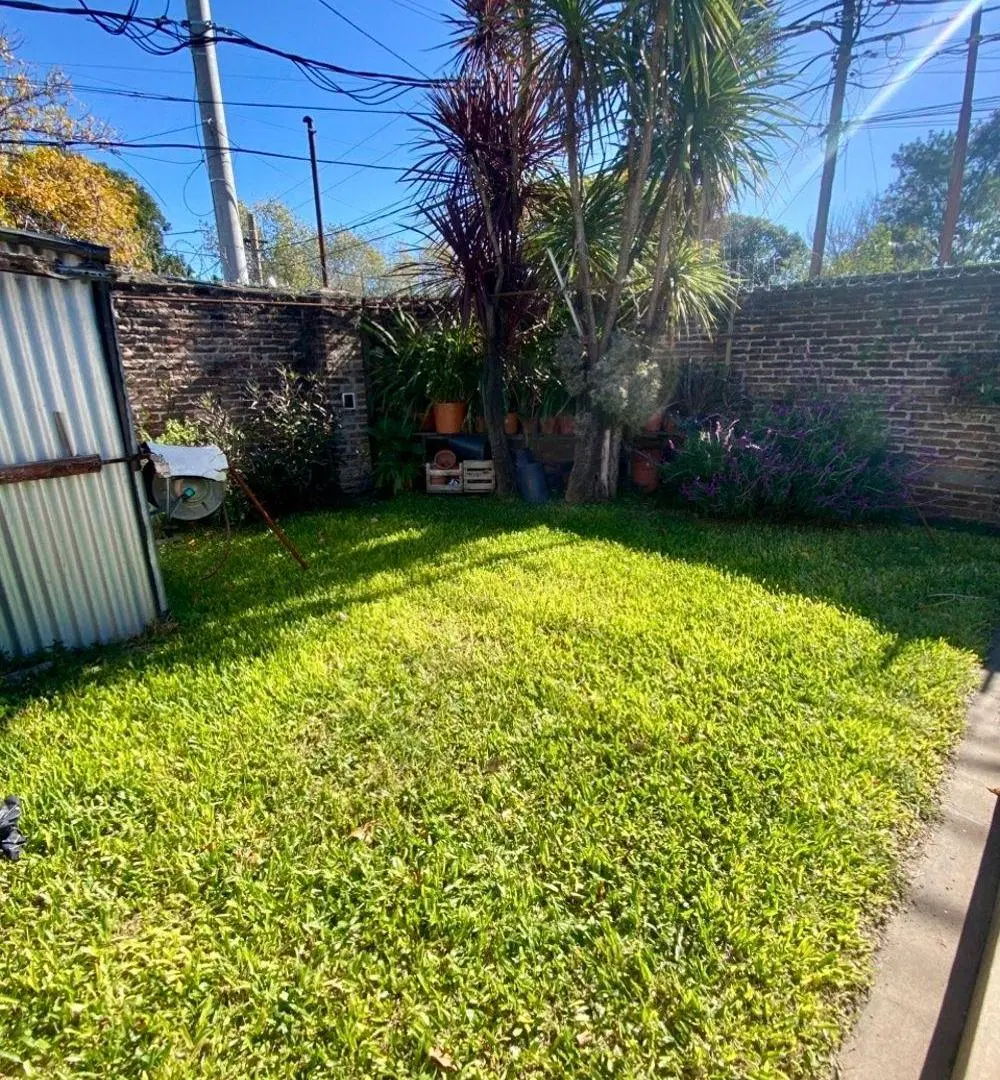Casa sobre Lote propio de 10 x 20 Jardín y pileta 4