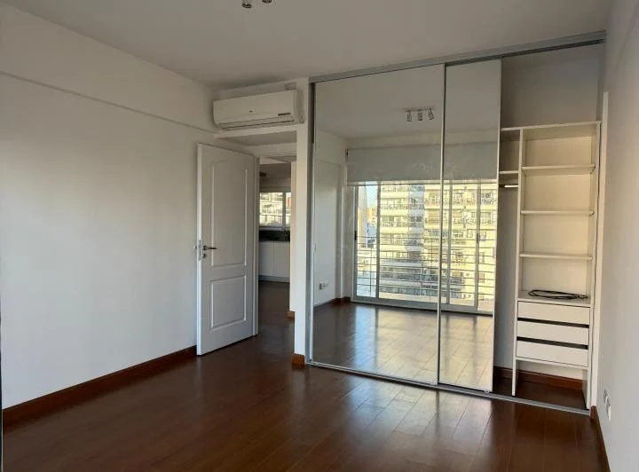 Todo luz, impecable!! 2ambientes balcón y cochera fija. Amenities 5