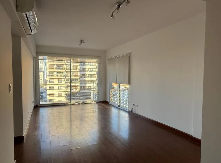 Todo luz, impecable!! 2ambientes balcón y cochera fija. Amenities 1