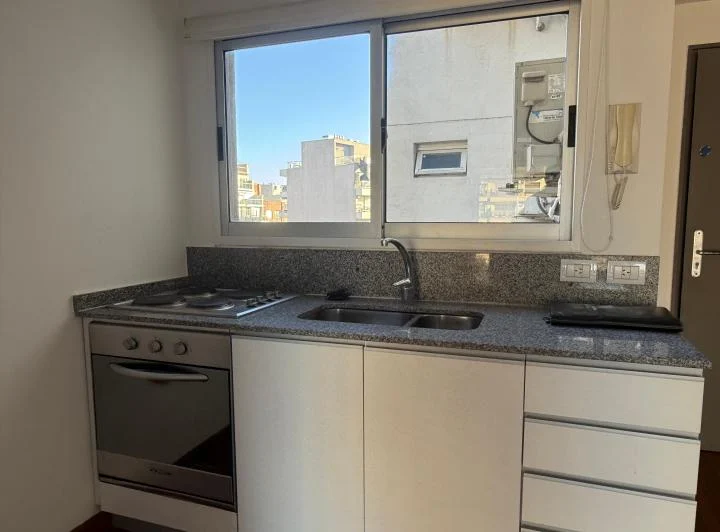 Todo luz, impecable!! 2ambientes balcón y cochera fija. Amenities 3
