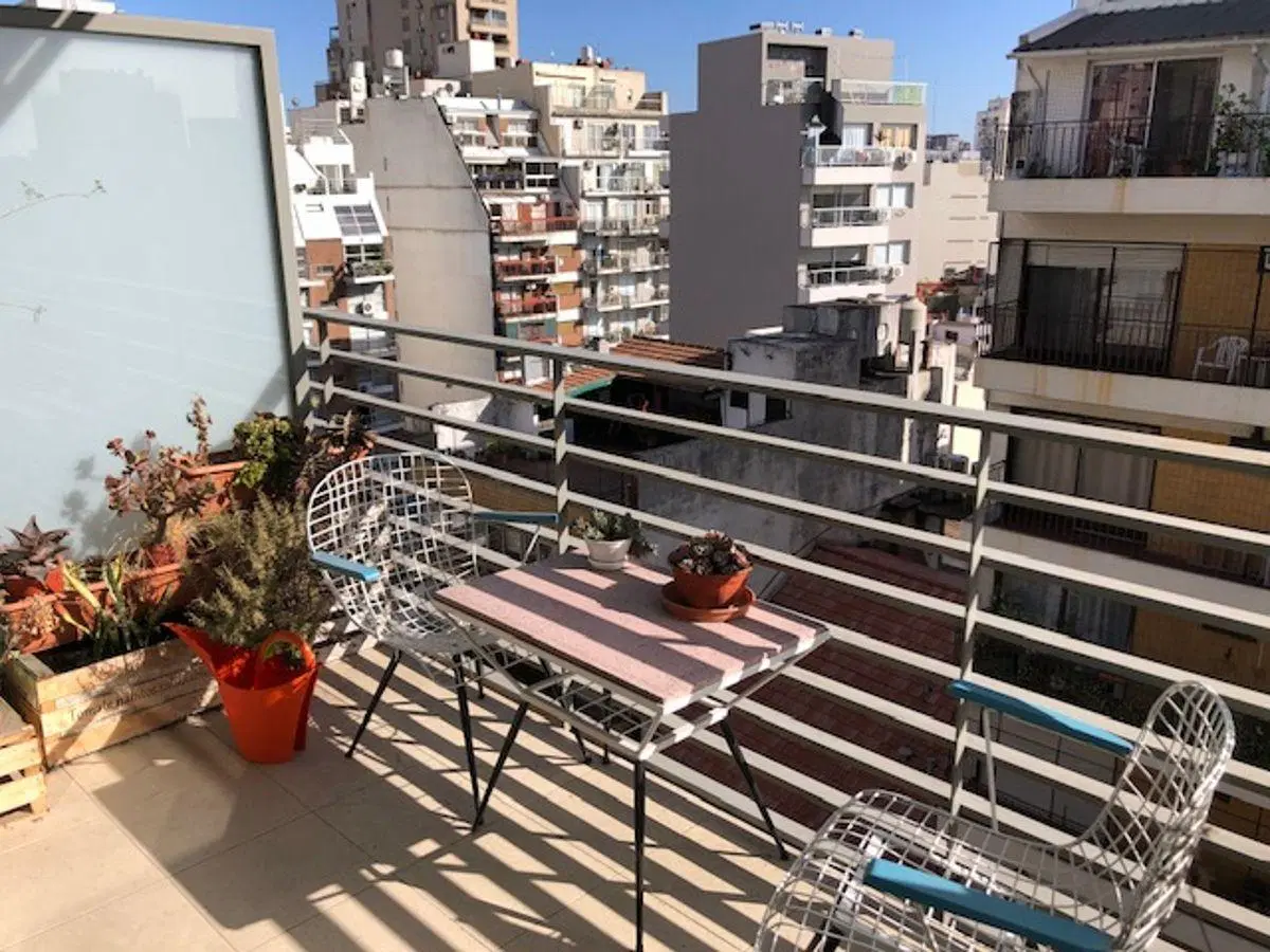 Excelente mono, amplio, con balcon, cochera opcional. Amenities. Zona UP 4