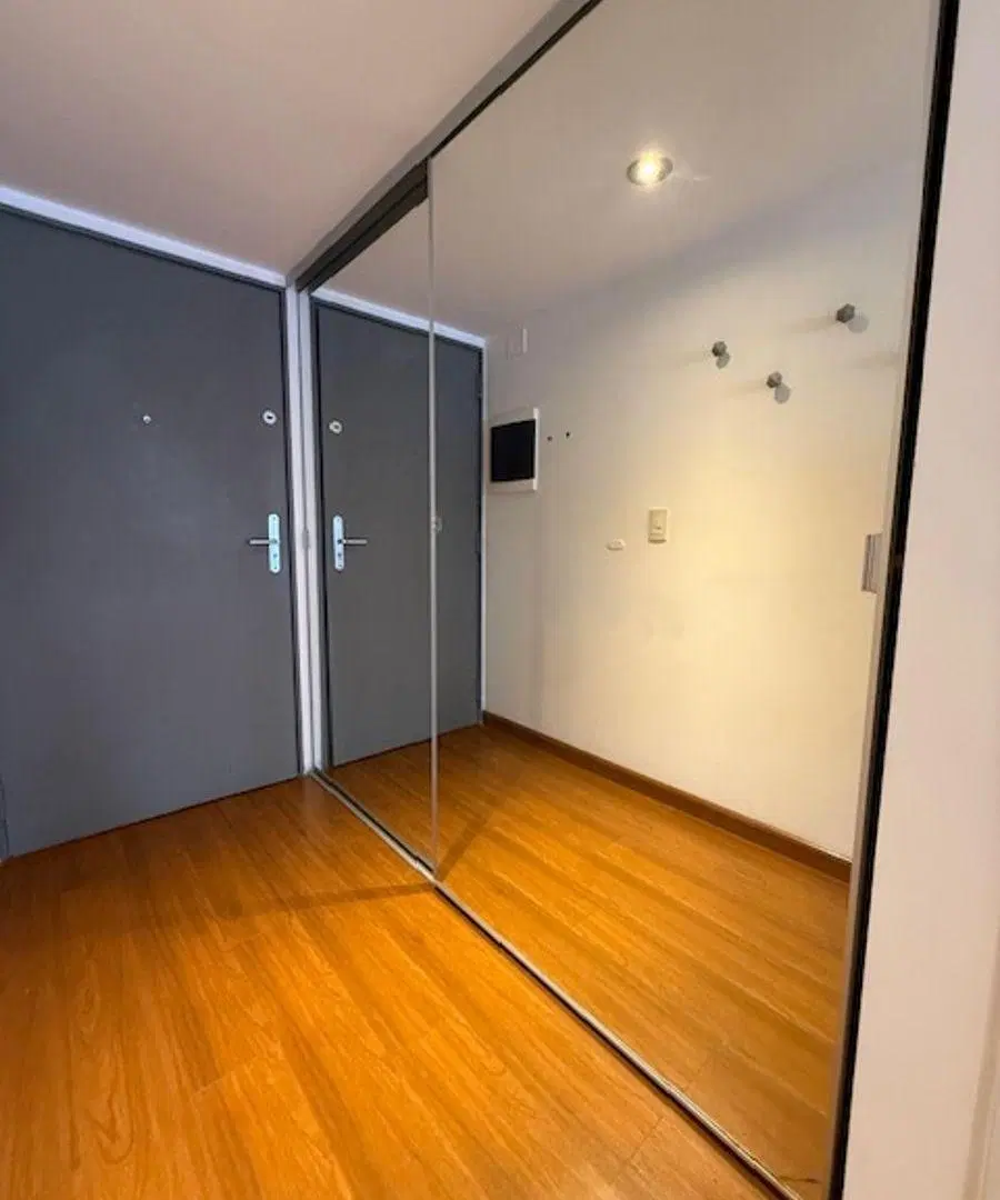 Excelente mono, amplio, con balcon, cochera opcional. Amenities. Zona UP 1