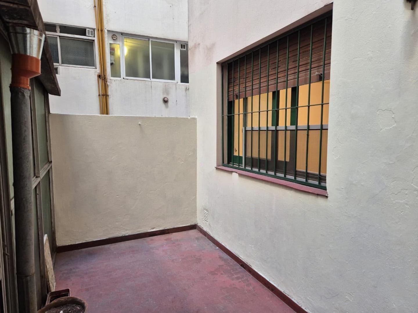 Foto de 4 ambientes con balcón y patio, imagen 1