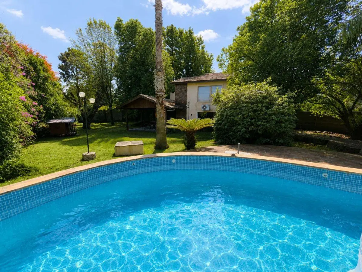 Casa quinta sobre lote de 30x60 - Los Robles del Monarca - U$220.000.- 3