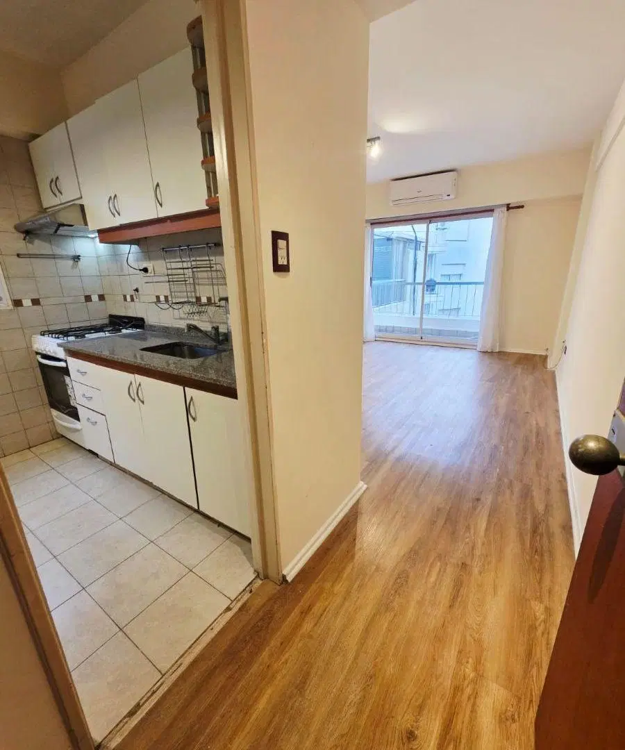 Semipiso 2 Ambientes con balcón terraza 60m2 - Guatemala 4230 Pza. Guadalupe $900.000 4
