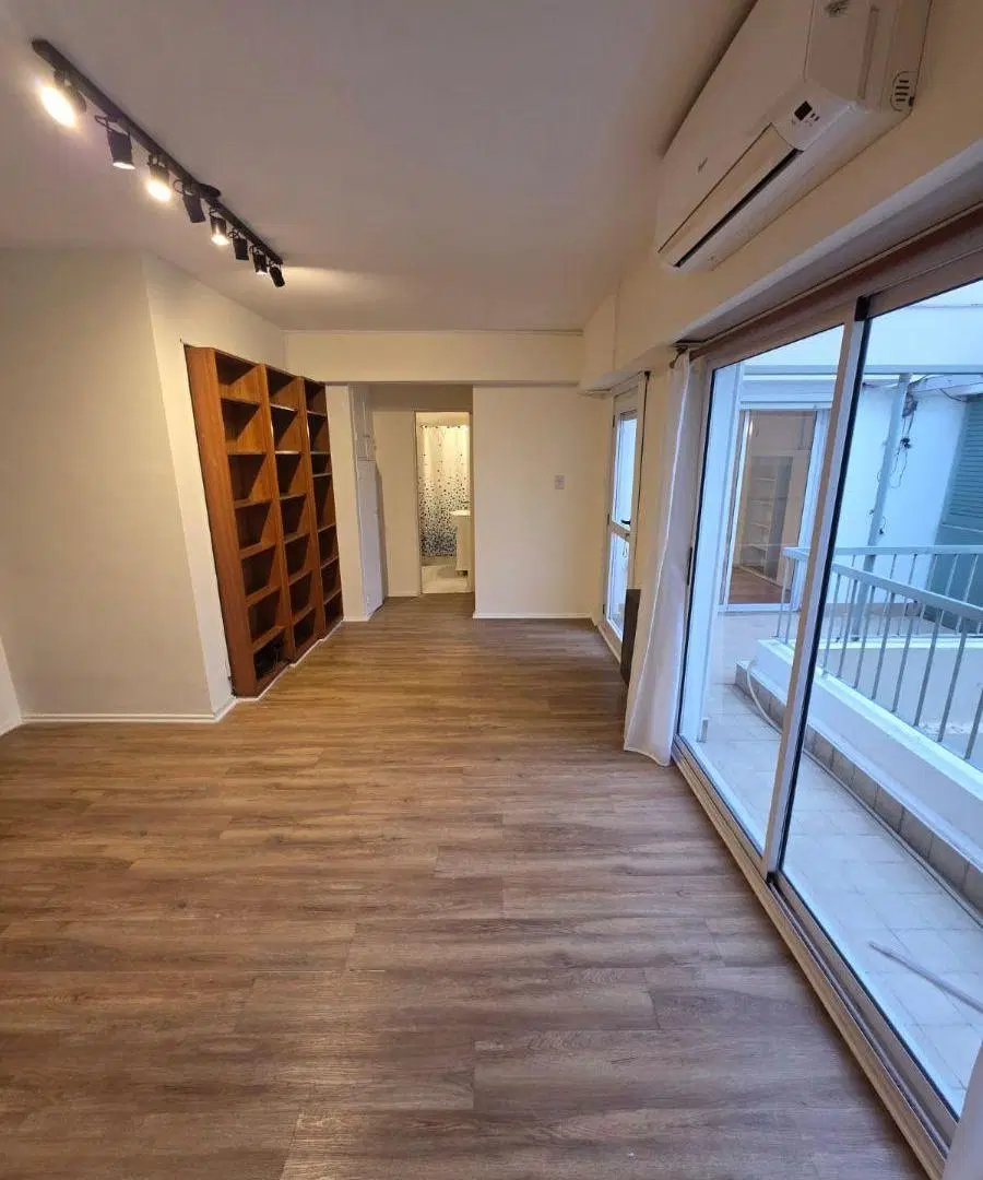 Semipiso 2 Ambientes con balcón terraza 60m2 - Guatemala 4230 Pza. Guadalupe $900.000 3