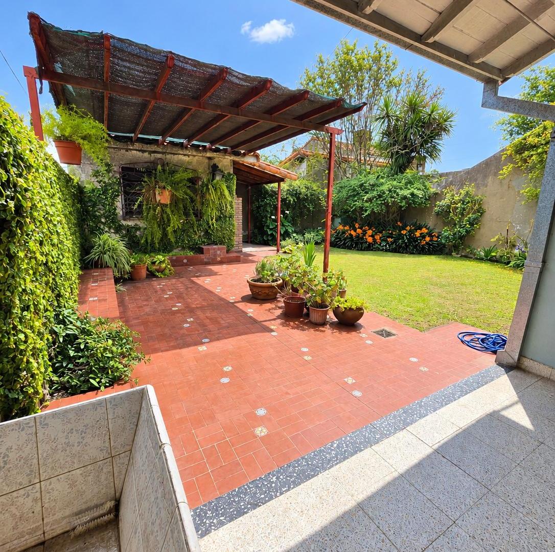 Foto de Barrio Inglés Casa Chalet 4 Ambien jardín y cochera p2 autos, centro, imagen 1