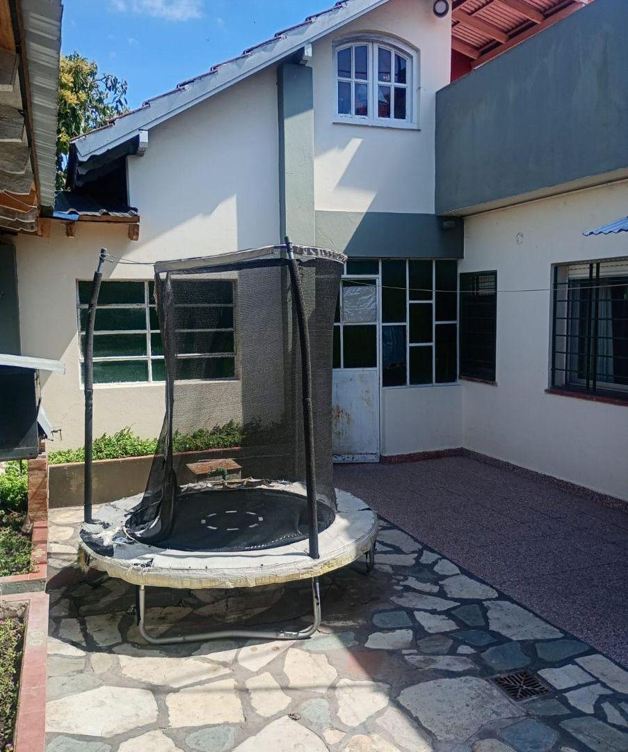 Foto de Casa de 4 dorm c/cochera, jardín y terraza en Villa Tesei/Hurlingham, imagen 5