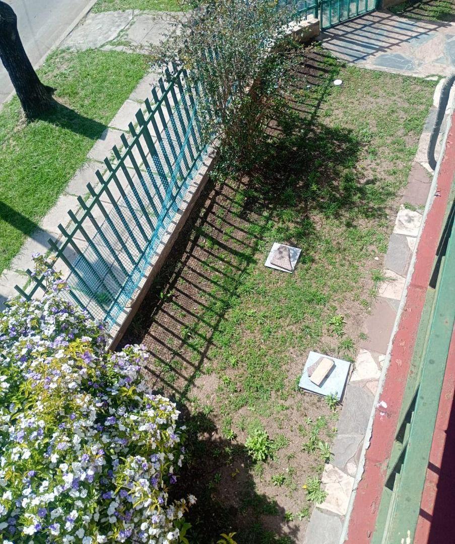 Foto de Casa de 4 dorm c/cochera, jardín y terraza en Villa Tesei/Hurlingham, imagen 3