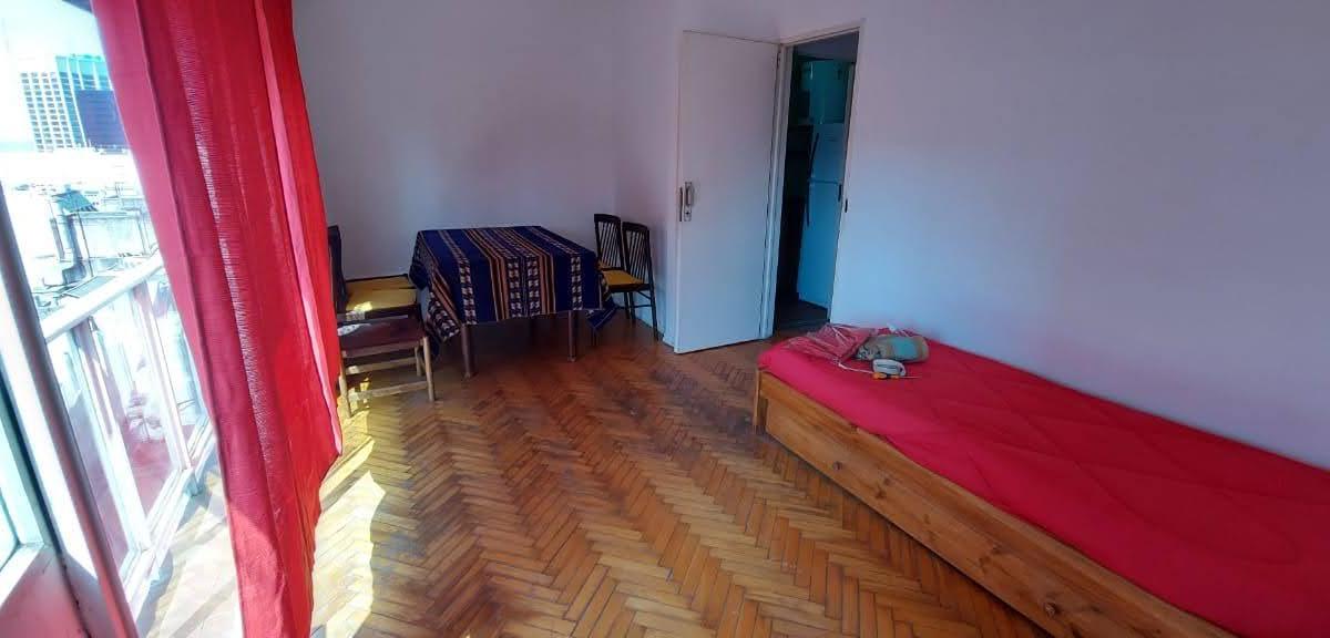 Foto de MUY BUEN DÚPLEX DE 2 AMBIENTES A REFORMAR EN INMEJORABLE UBICACIÓN., imagen 4