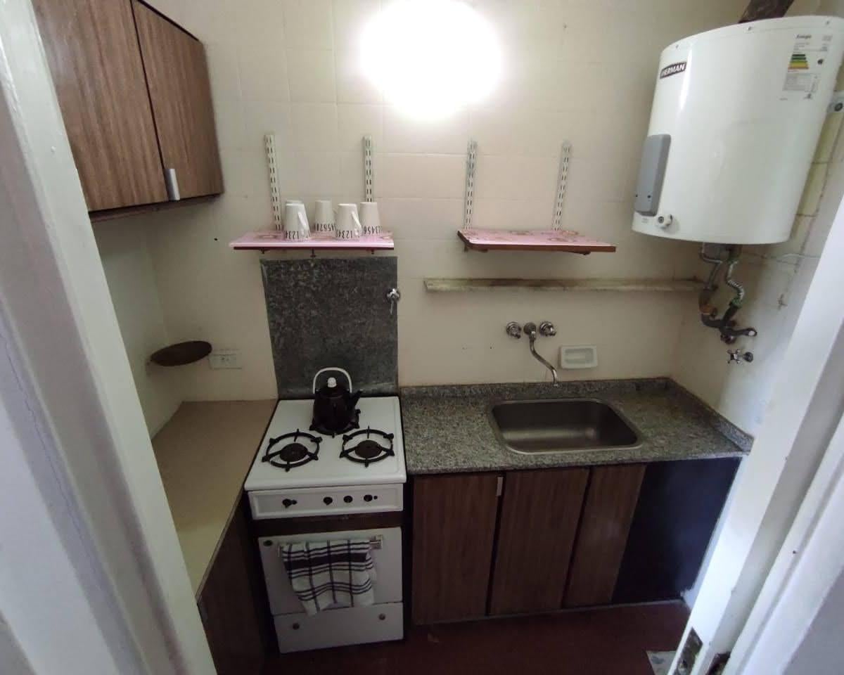 Foto de MUY BUEN DÚPLEX DE 2 AMBIENTES A REFORMAR EN INMEJORABLE UBICACIÓN., imagen 5