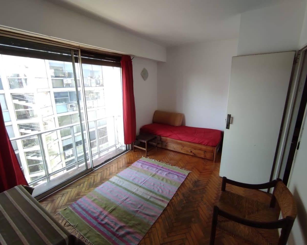 Foto de MUY BUEN DÚPLEX DE 2 AMBIENTES A REFORMAR EN INMEJORABLE UBICACIÓN., imagen 3