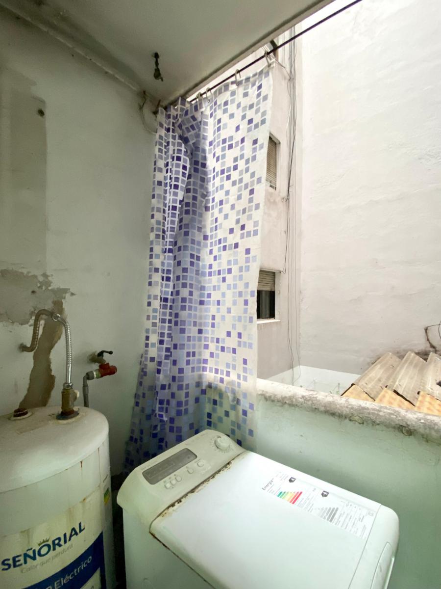 Venta de 2 Ambientes. Apto Profesional. en Muy Buena Zona de Once. 4