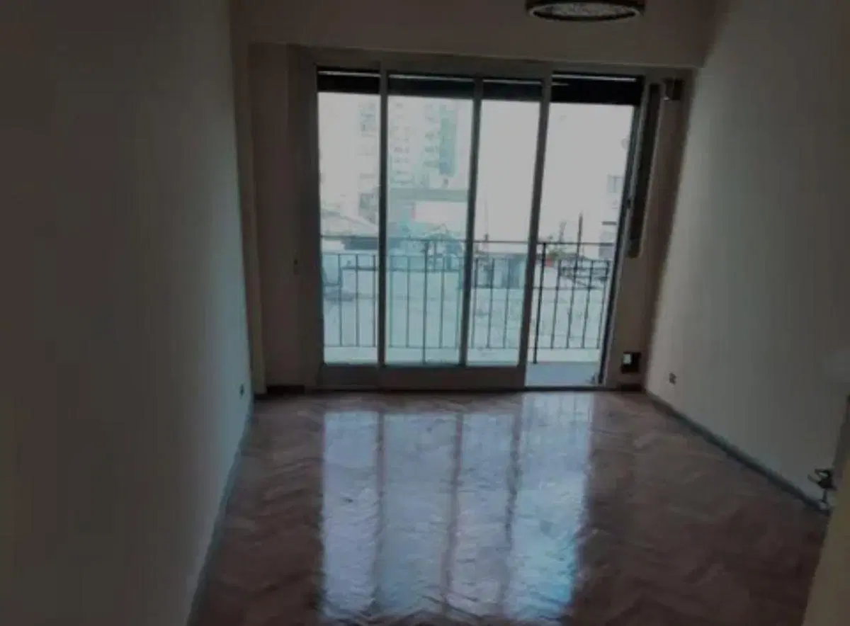 Departamento de 4 ambientes en alquiler. Luminoso. Vista abierta 2