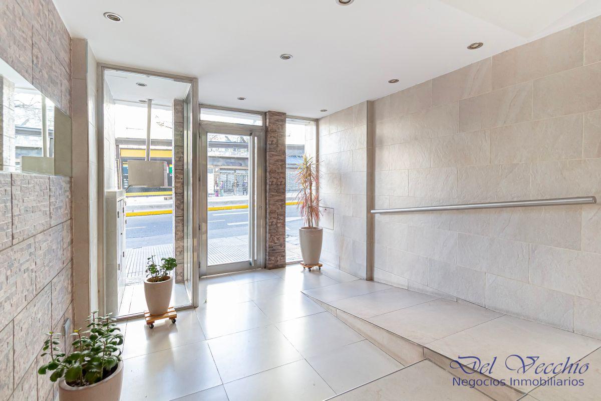 Foto de 2 AMBIENTES EN 7° PISO – LUMINOSO Y FUNCIONAL – AV. LA PLATA 1400, imagen 1