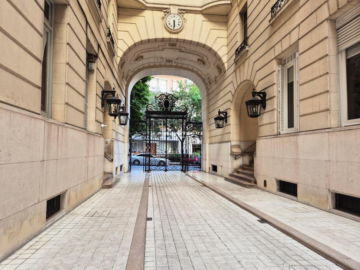 Palacio Estrugamou - 400 m² - Impecable - 5 Dorm. 3