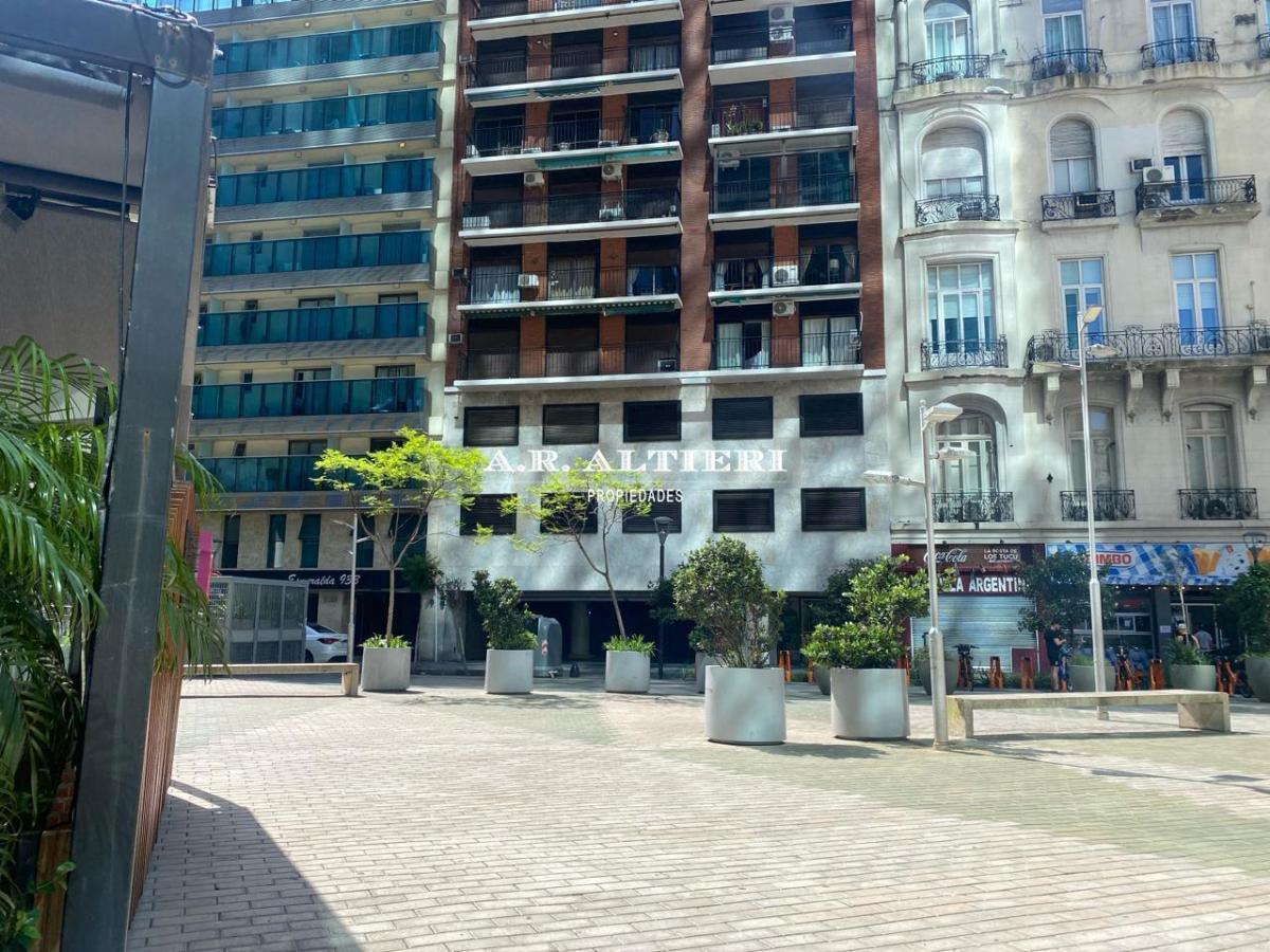 VENTA COCHERA - Frente a Torres Bellini Esmeralda.-