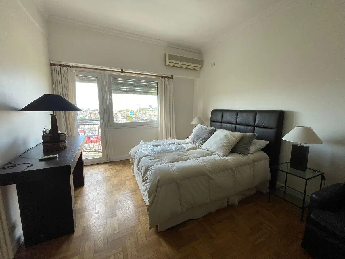 Departamento en alquiler en Retiro al frente, balcón, categoría. 5
