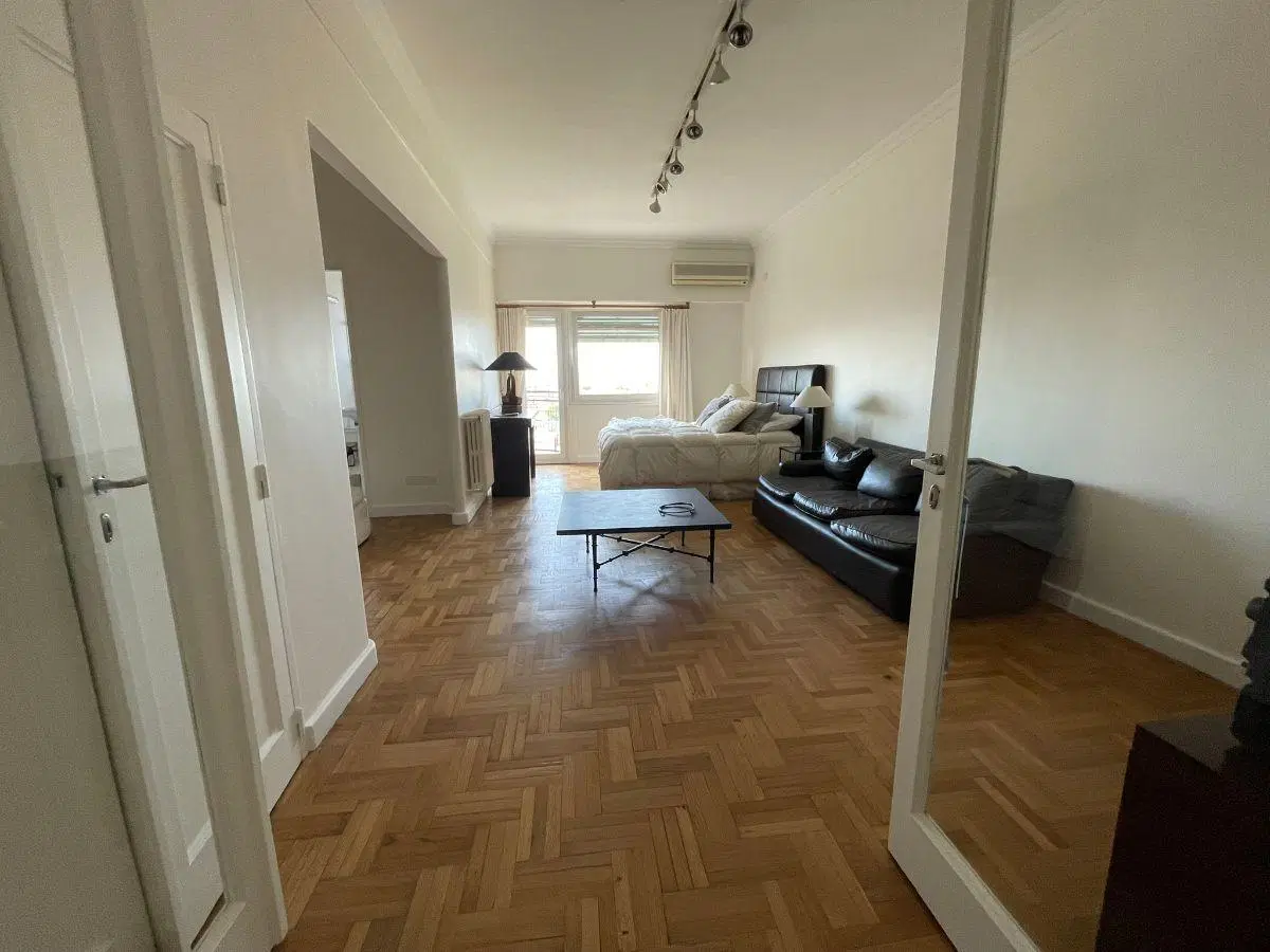 Departamento en alquiler en Retiro al frente, balcón, categoría. 3