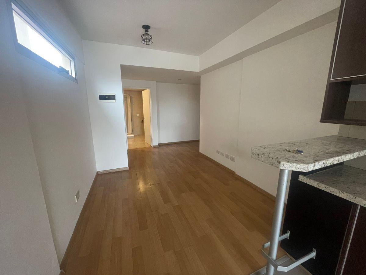 Foto de Monoambiente en Palermo con balcón en edificio con pileta, imagen 5