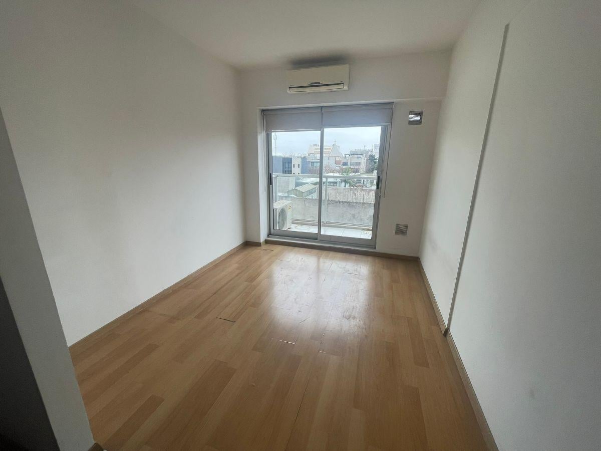 Foto de Monoambiente en Palermo con balcón en edificio con pileta, imagen 4