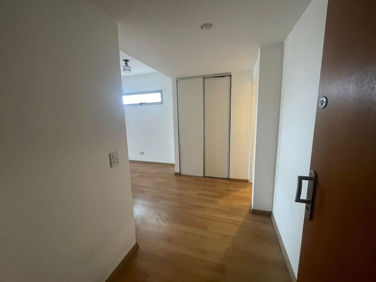 Foto de Monoambiente en Palermo con balcón en edificio con pileta, imagen 1