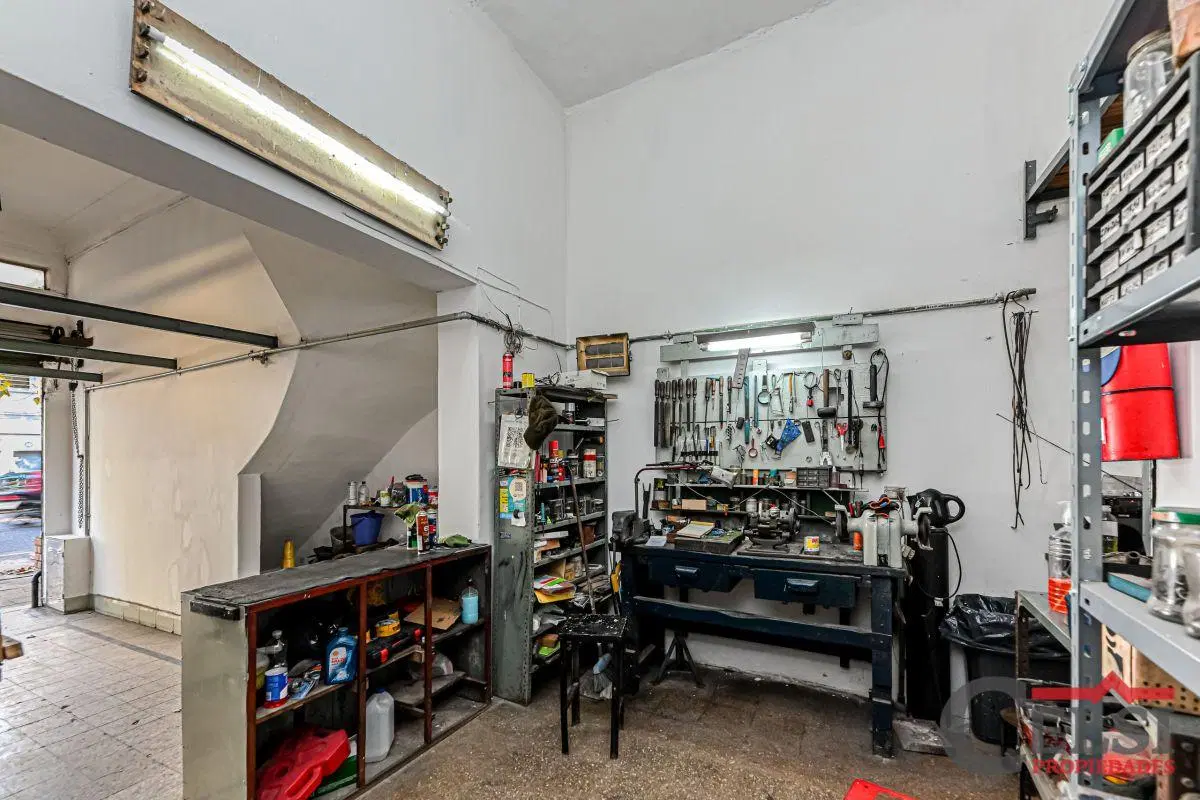 Local sobre Avenida Dorrego 236, Ubicación Estratégica 4