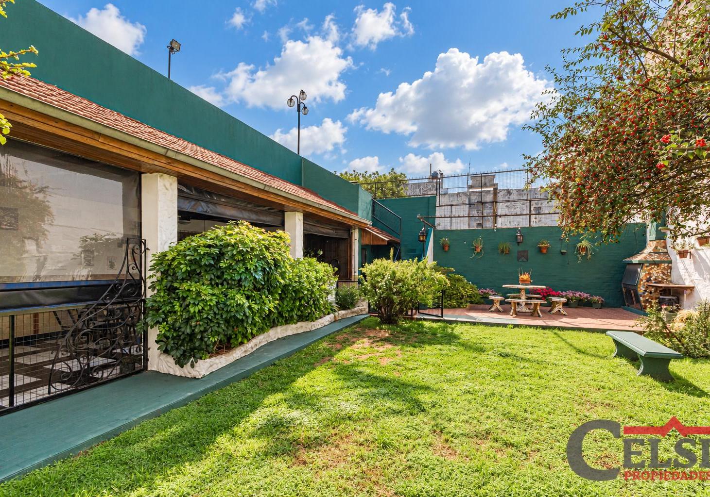 Foto de CASA EN LOTE PROPIO CON TRES DORMITORIOS EN SUITE, PARQUE Y GRAN TERRAZA, imagen 1
