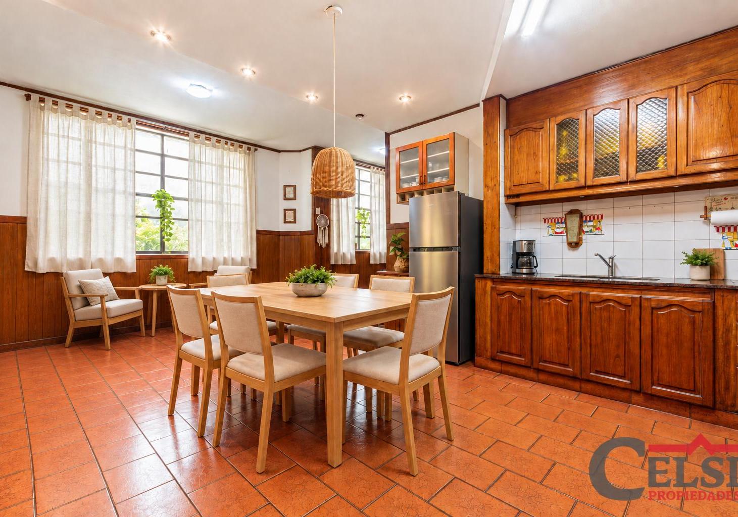 Foto de CASA IMPECABLE EN UNA PLANTA, PARQUE, GALERÍA, 3 DORMITORIOS, 4 BAÑOS Y, imagen 2