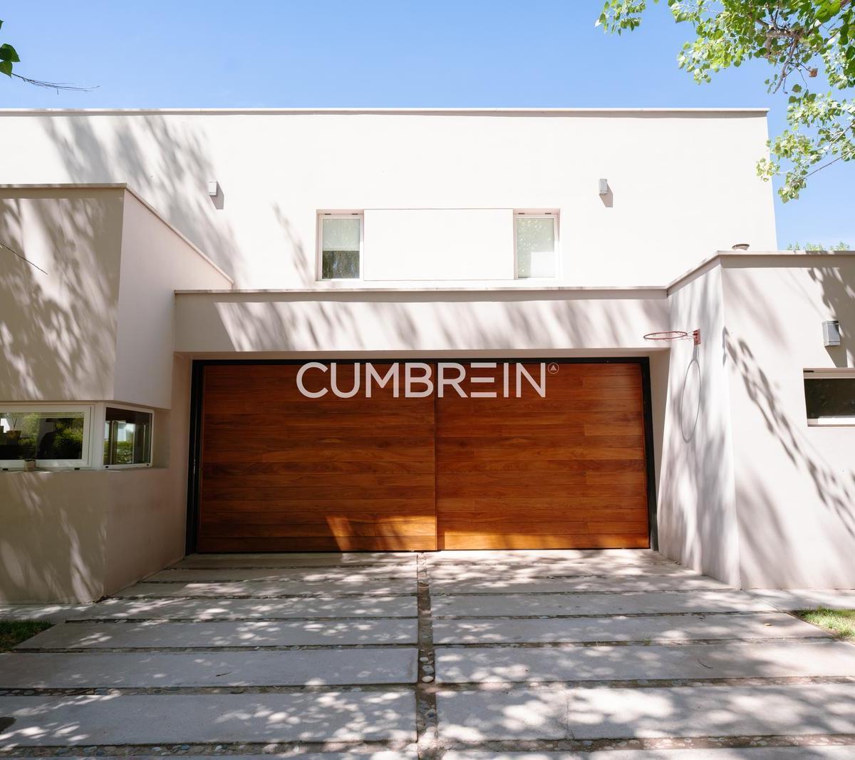 Moderna Casa en Venta en La Campiña Barrio Privado 3