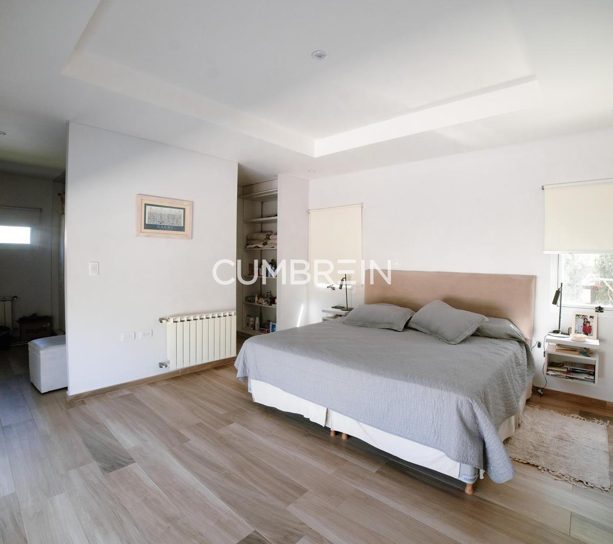 Moderna Casa en Venta en La Campiña Barrio Privado 5