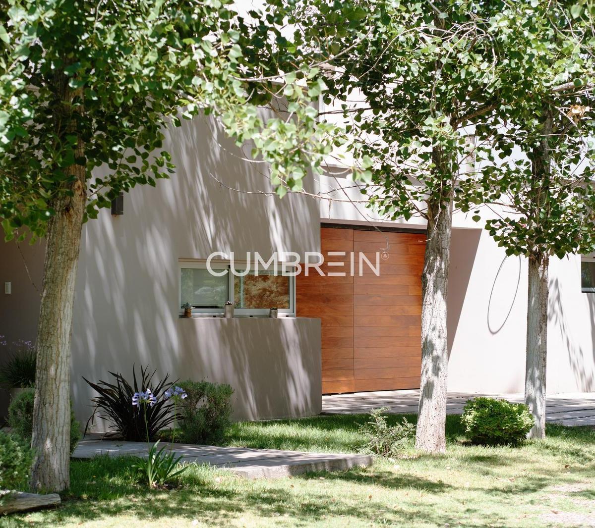 Moderna Casa en Venta en La Campiña Barrio Privado 5