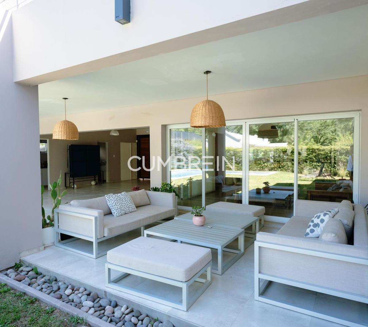 Moderna Casa en Venta en La Campiña Barrio Privado 2