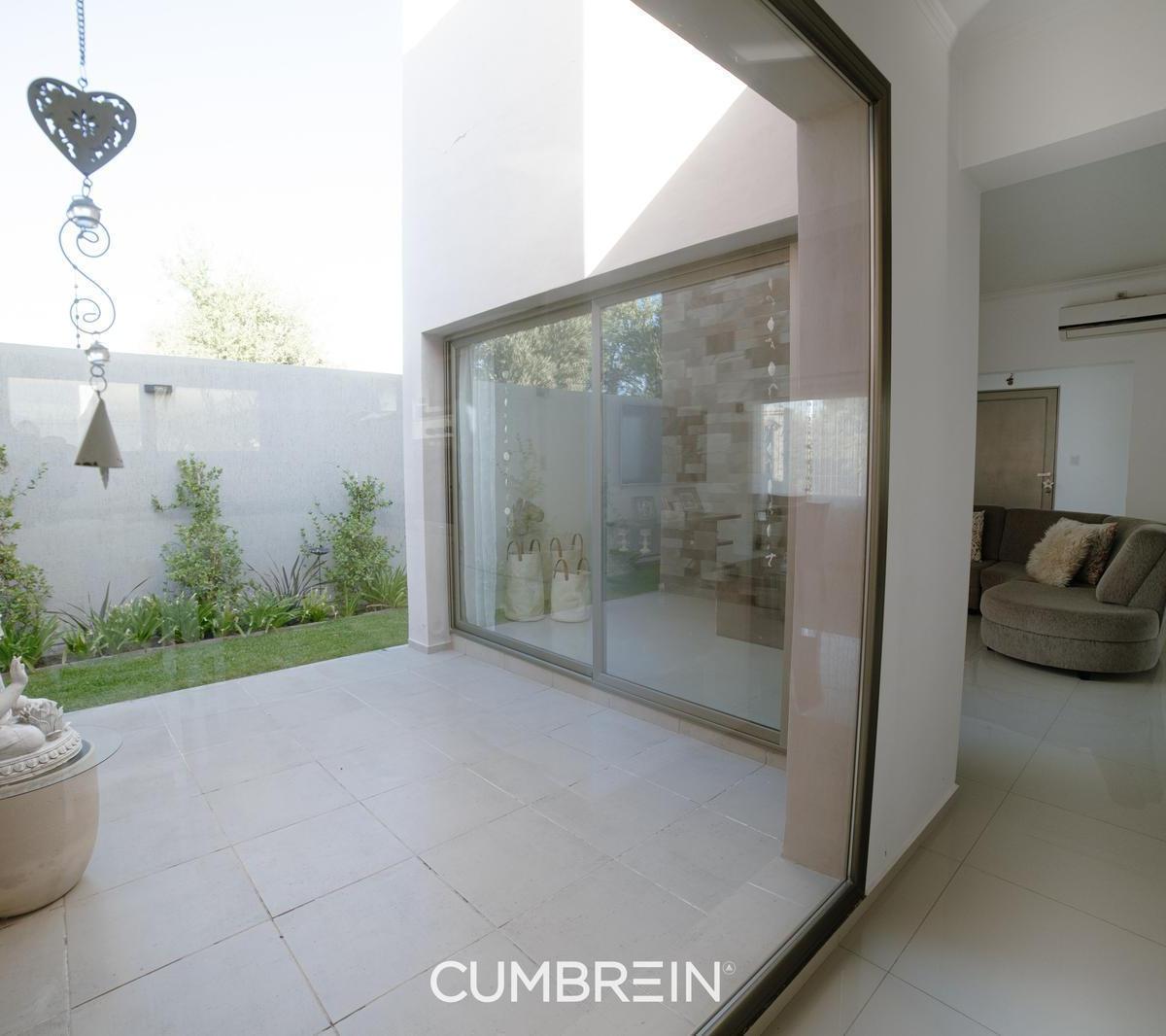 Hermosa Casa con Piscina y Quincho en Pje. San Andrés 5