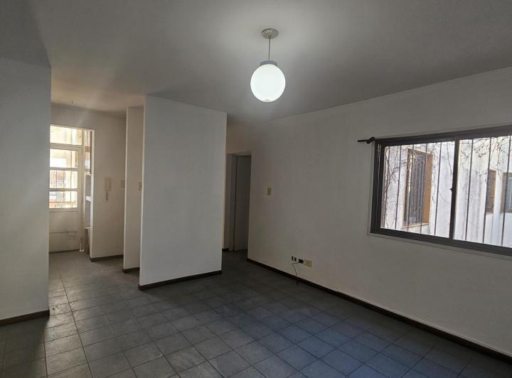 Departamento céntrico en venta - Bombal al 300 4